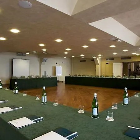 Unahotels Poggio Dei Medici Toscana Hotel