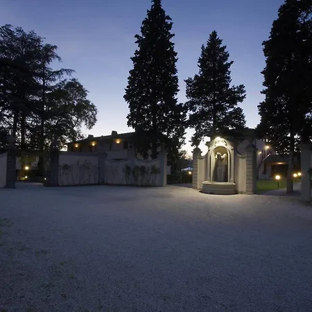 Unahotels Poggio Dei Medici Toscana 4*